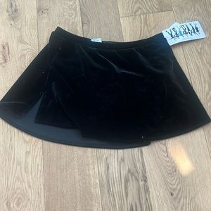 Women’s figure skating skirt new with tag!